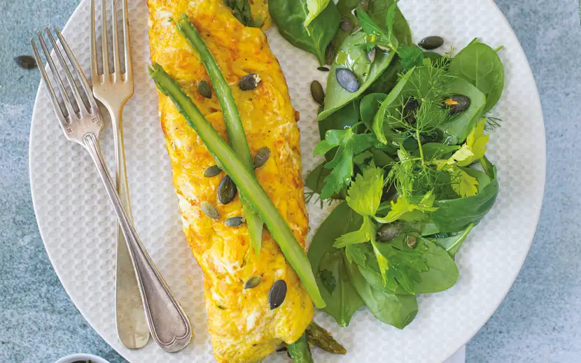 Come cucinare gli asparagi Orogel: un piatto con una deliziosa frittata arricchita da teneri asparagi.
