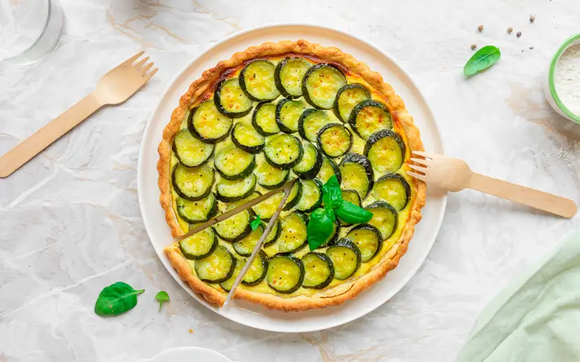 Come cucinare le zucchine Orogel per gustosi antipasti: una deliziosa quiche di zucchine.