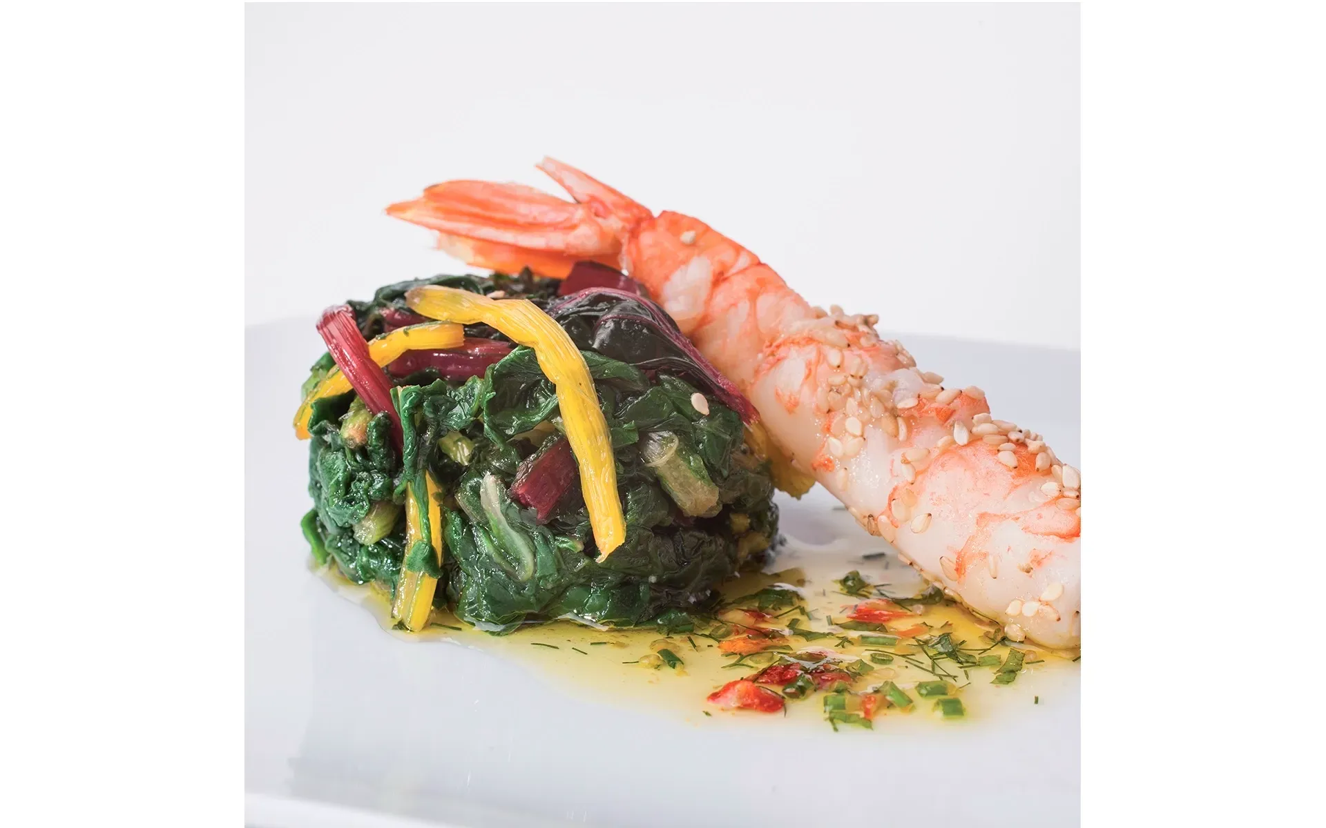 Timballo Orogel elegante e gustoso, qui in una versione con insalata fresca e gamberetti.