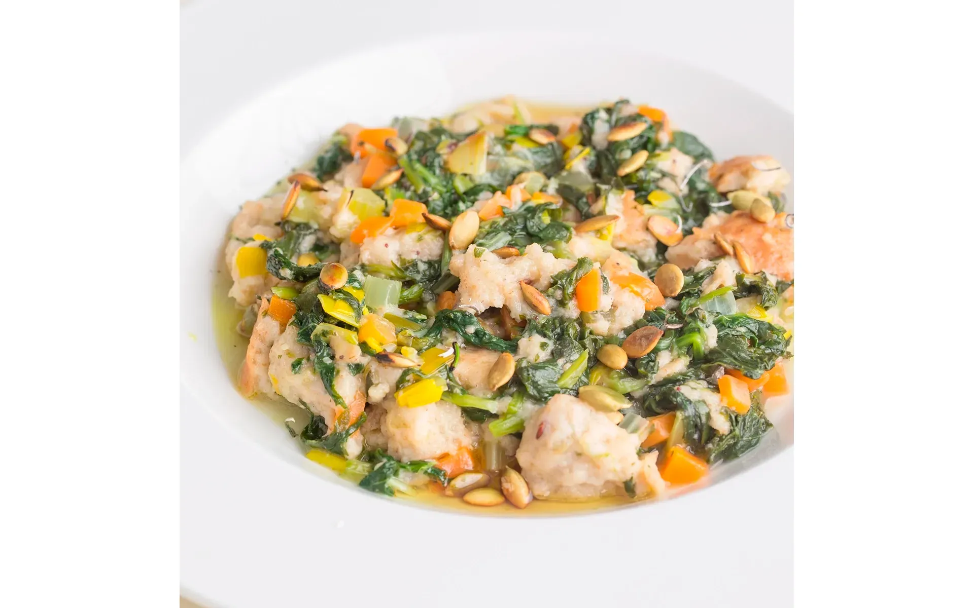 Zuppa di pane Orogel, una ricetta tradizionale e confortante, ideale per le giornate fredde.