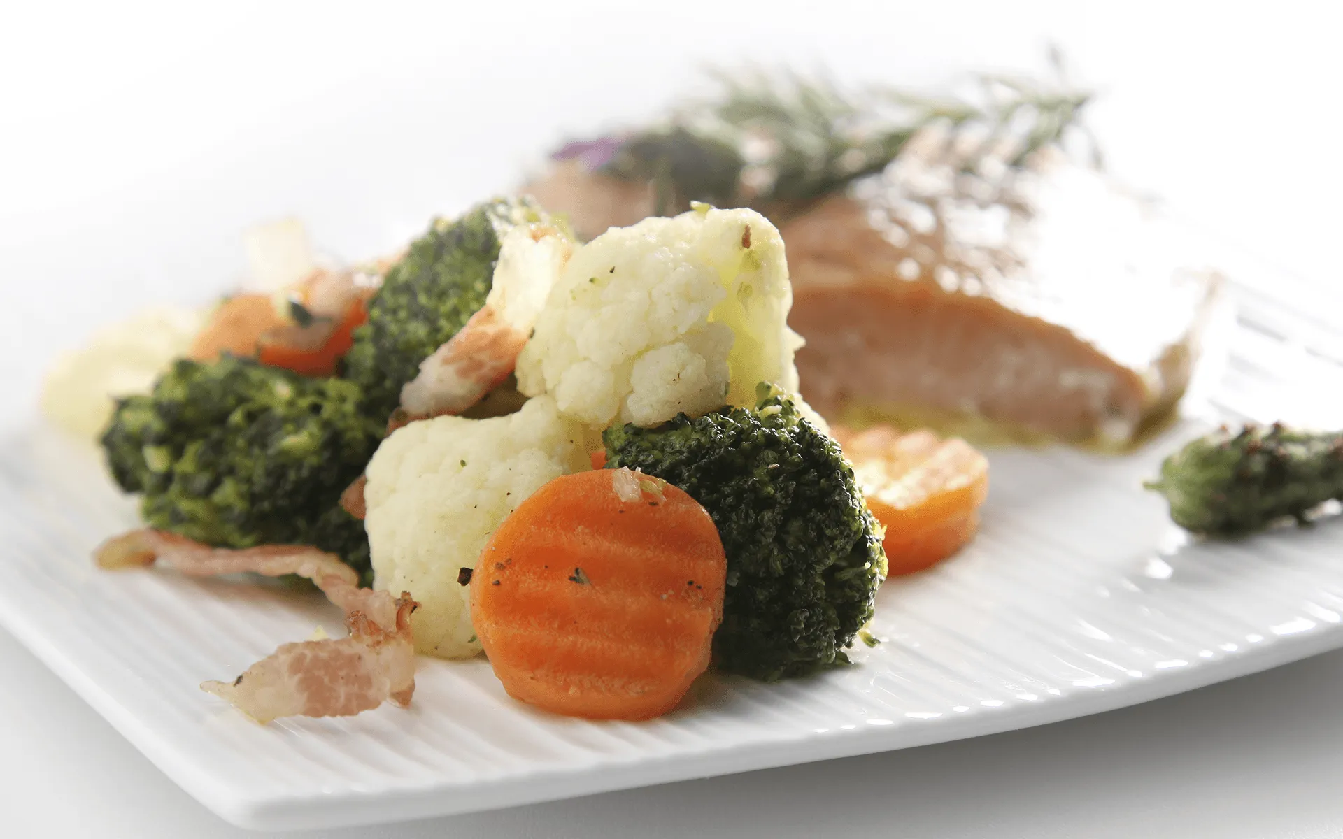 Verdure Tricolore Orogel, un mix colorato di broccoli, carote e altre verdure.