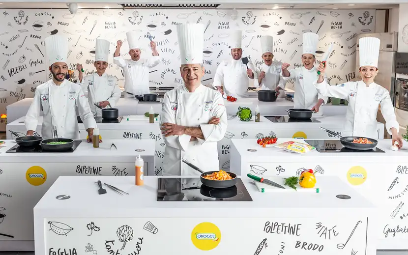 Orogel e la Nazionale Italiana Cuochi fanno squadra: gruppo di chef in divisa.