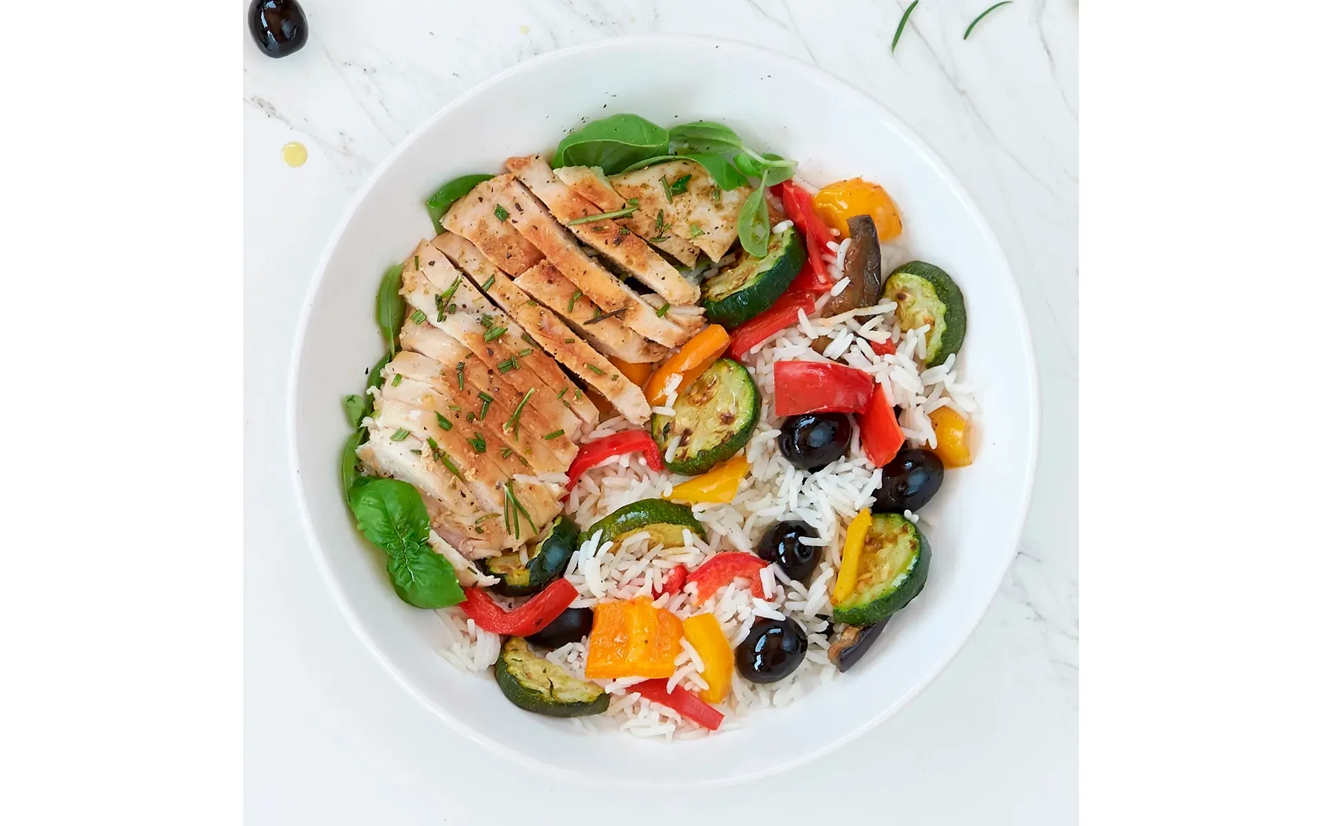 Piatto unico Orogel: Tris Grigliato, riso basmati, pollo alla griglia e salsa al lime.