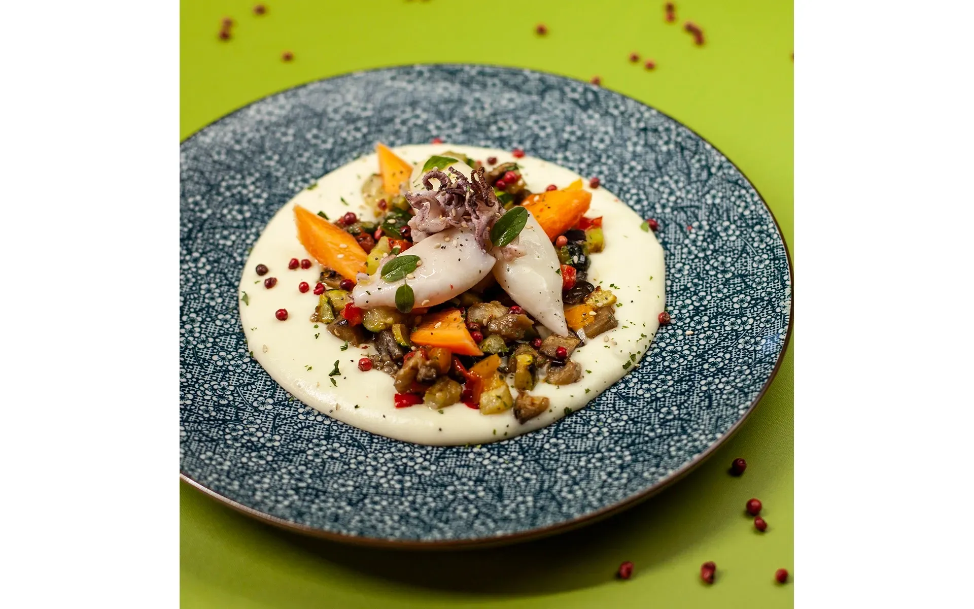 Insalata di totani con verdure grigliate e crema di patate: una ricetta Orogel per una deliziosa insalata di totani e verdure.