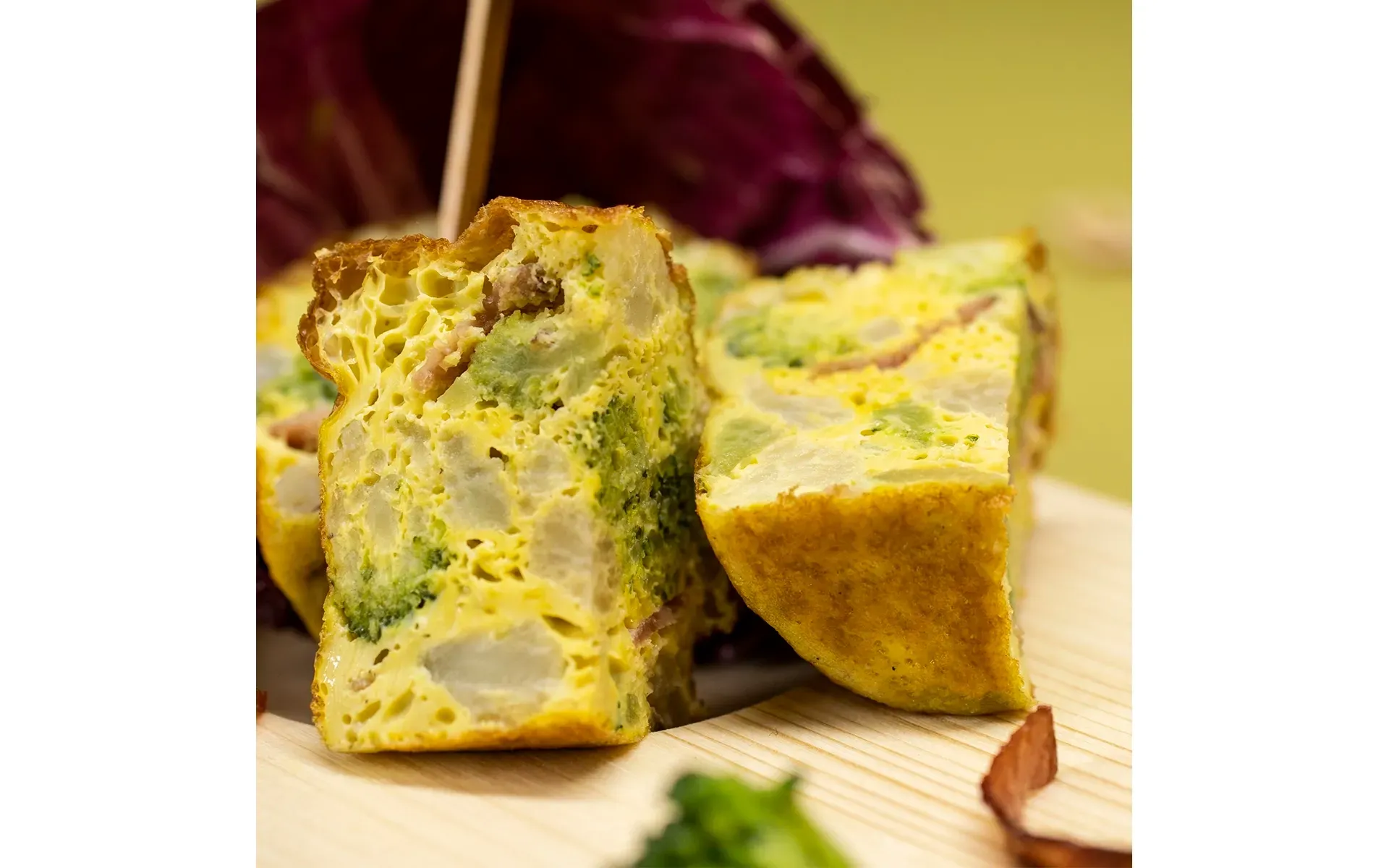 Frittata con speck e verdure Orogel, una ricetta facile per un secondo piatto o aperitivo.