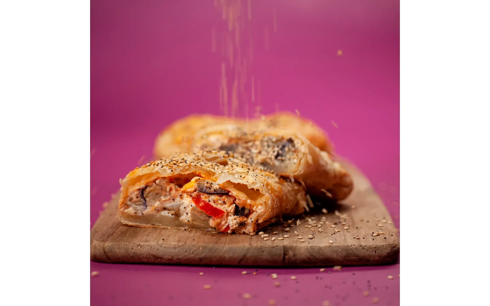 Strudel Orogel, dolce o salato, un rotolo di pasta ripieno, qui con formaggio.