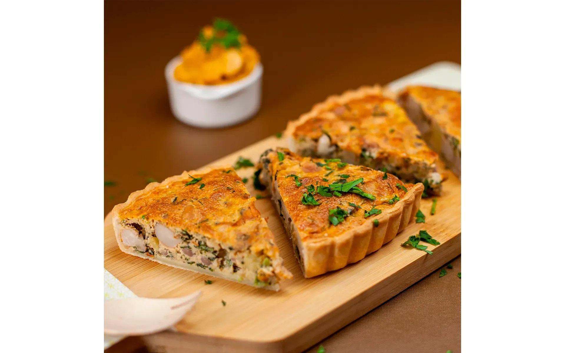 Torta salata integrale Orogel con porri e verdure: un'opzione sana e gustosa per un pasto.