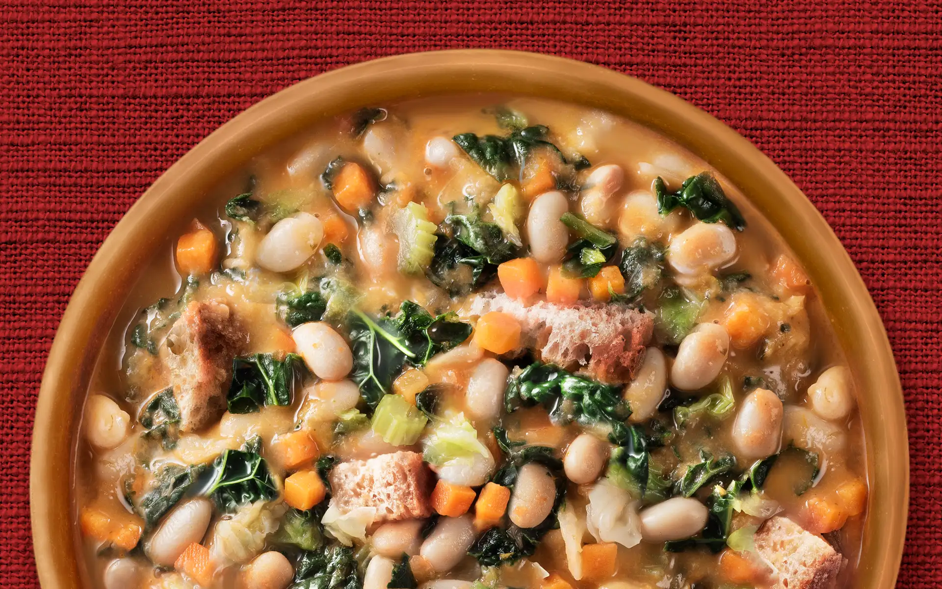 A bowl of Virtù di Zuppa Ribollita soup, an authentic Tuscan recipe by Orogel.
