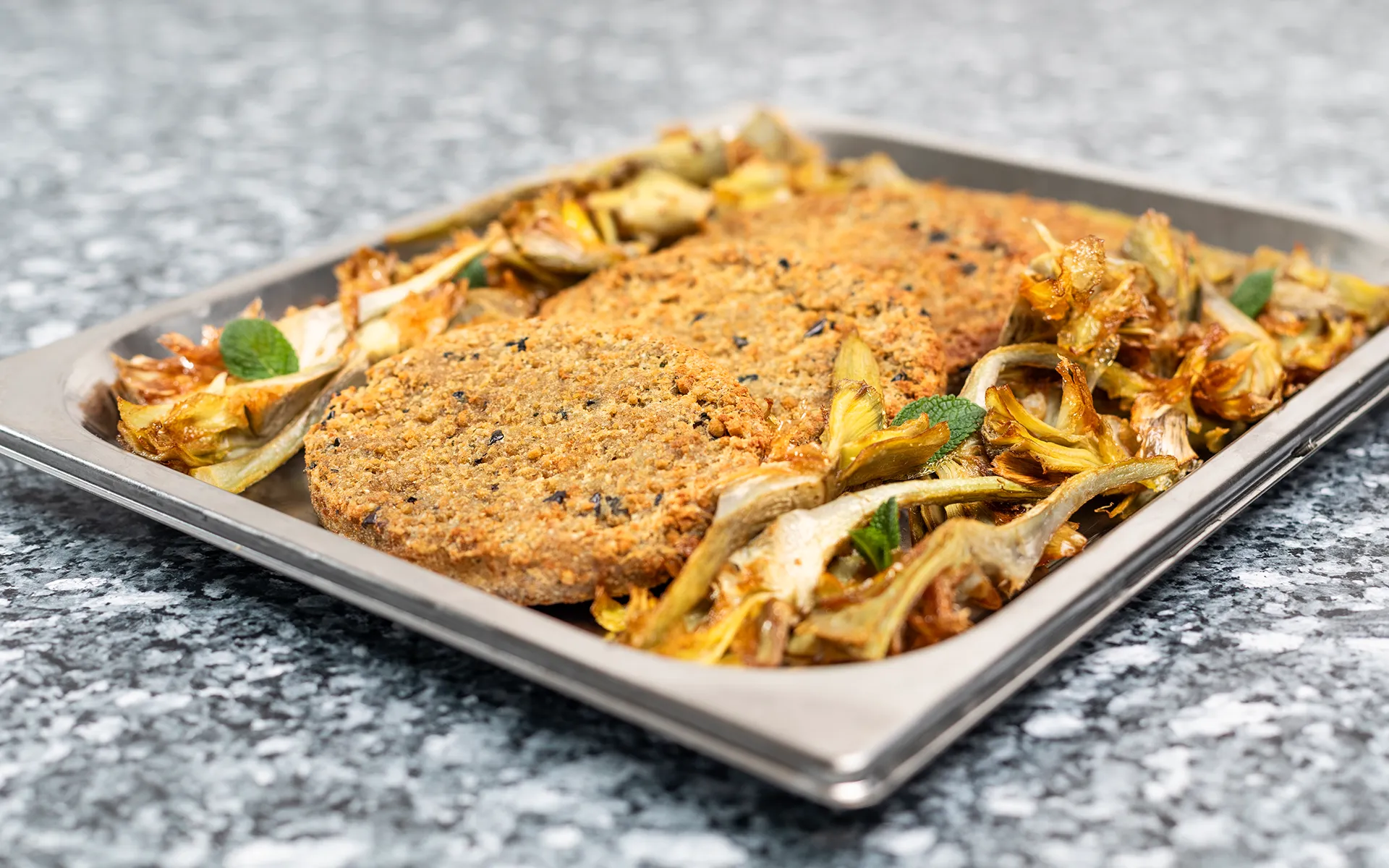 Burger Orogel con carciofi freschi, un'alternativa vegetariana gustosa e originale.