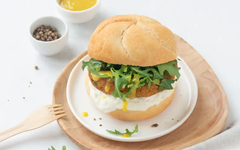 Burger antispreco Orogel: un panino gustoso preparato con ingredienti per ridurre gli sprechi.