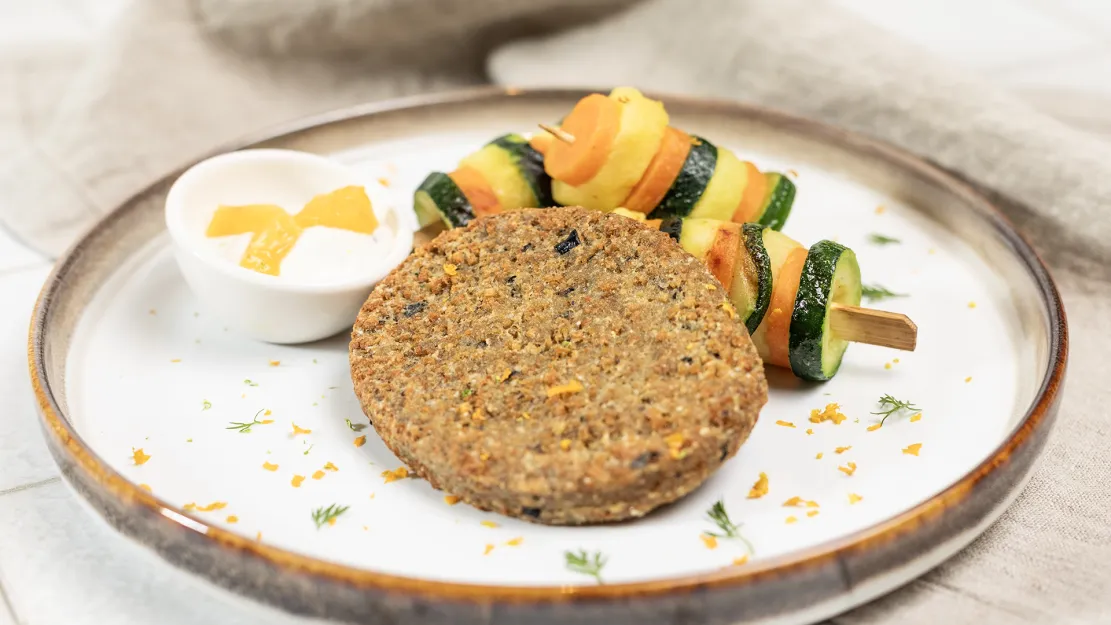 Burger Orogel melanzane e menta, un abbinamento fresco e aromatico per un burger vegetariano.