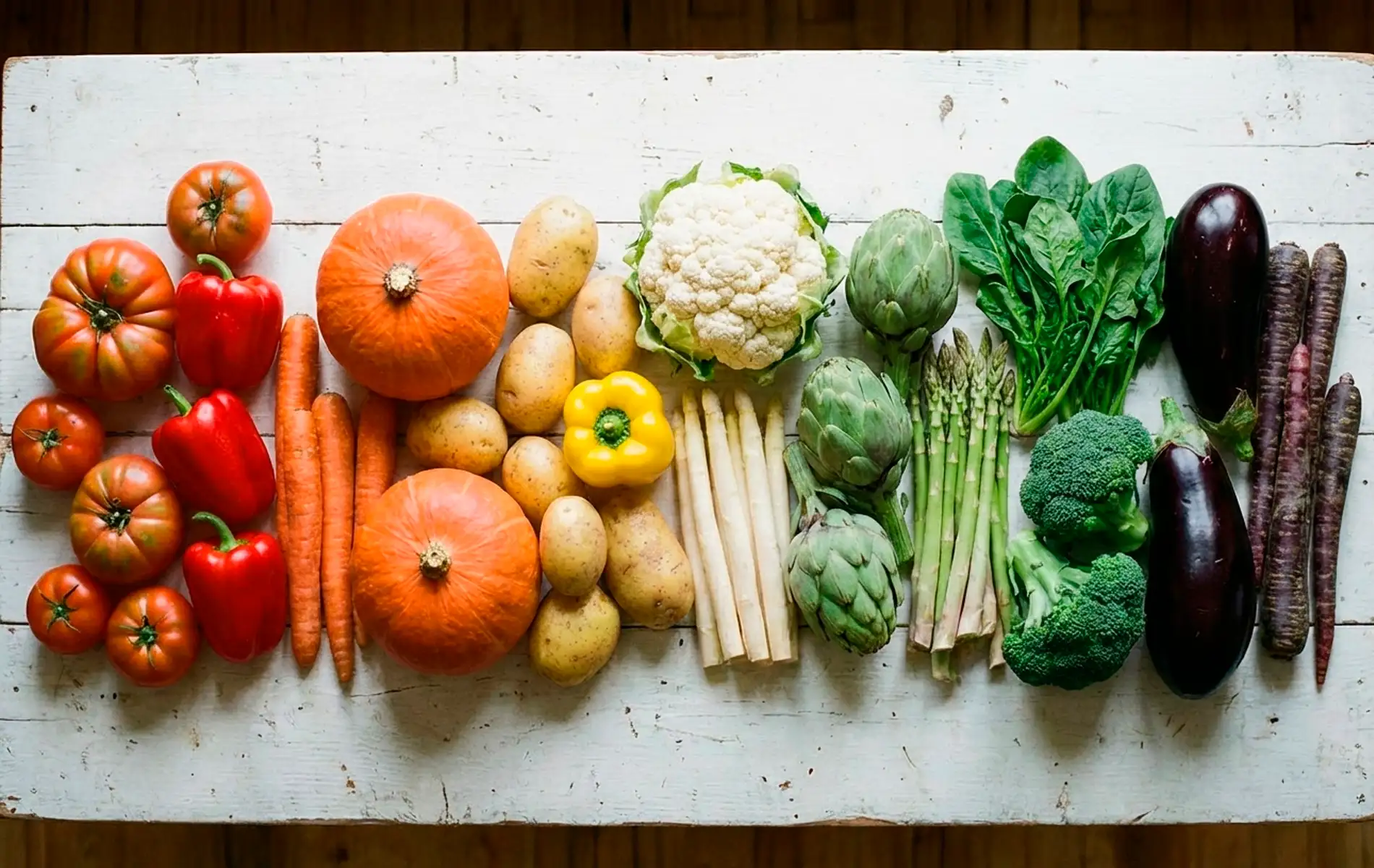 Verdure disposte in ordine cromatico