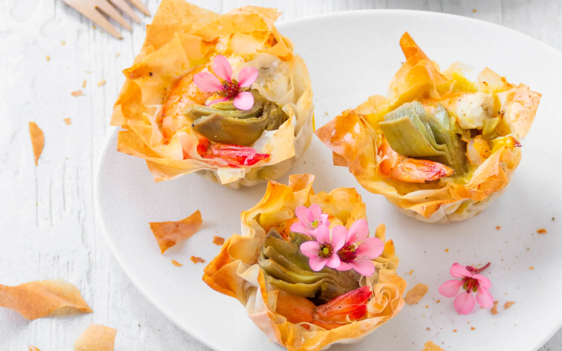 Cestini di pasta fillo Orogel, croccanti e leggeri, qui con un ripieno agrodolce.