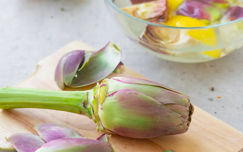 Come pulire i carciofi Orogel freschi: passaggi illustrati per una preparazione ottimale.