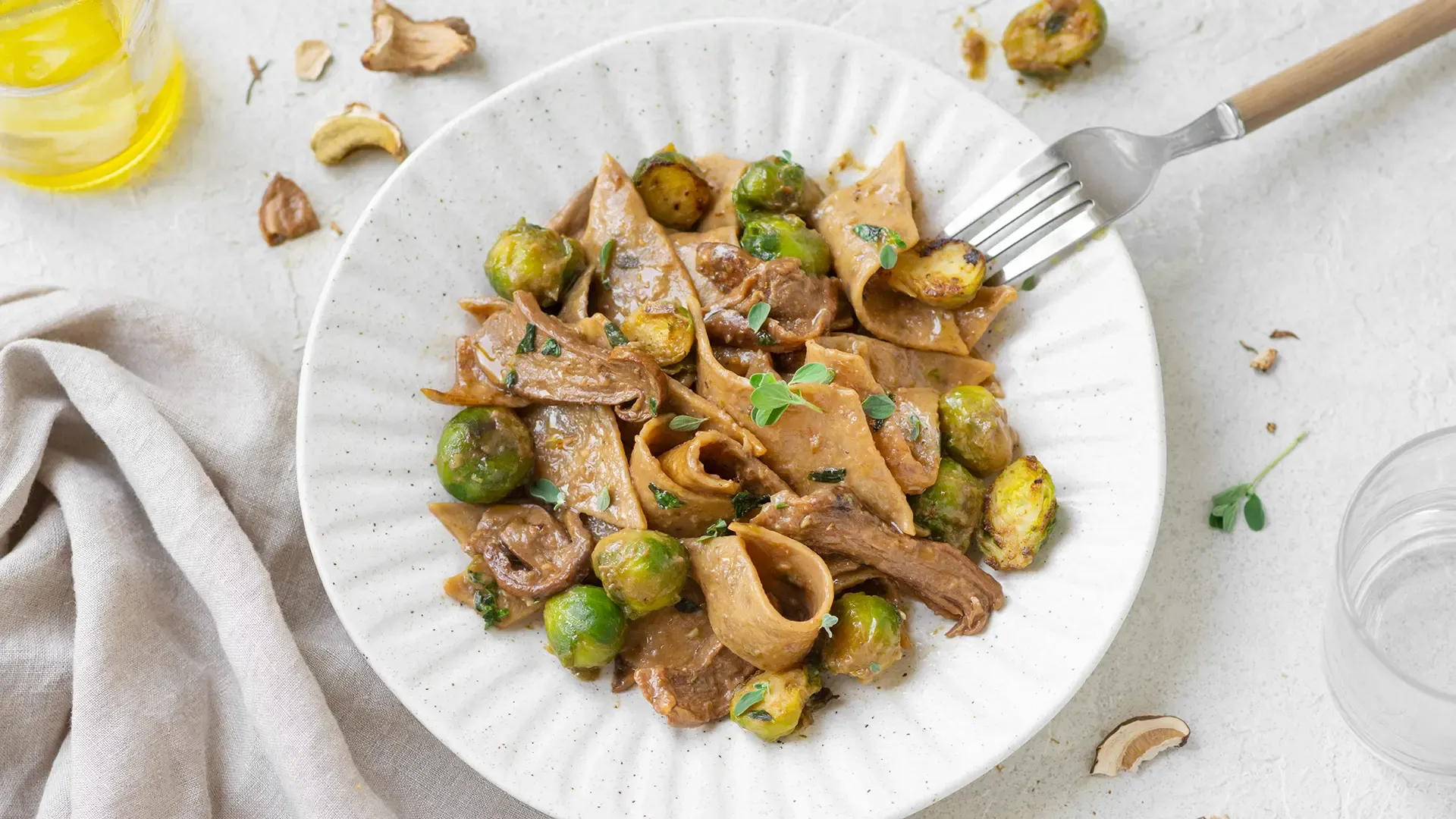 Maltagliati fatti in casa ai porcini con Cavolini di Bruxelles Orogel