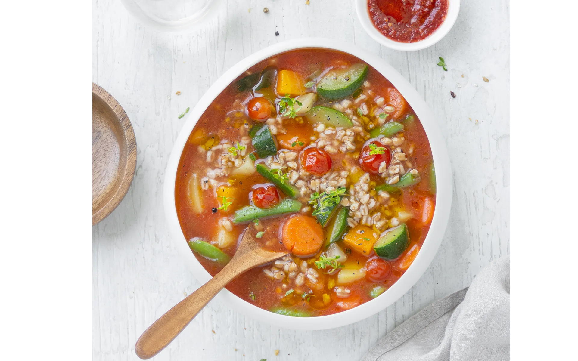 Minestrone Pezzettoni Orogel con farro: una zuppa rustica, nutriente e ricca di fibre.