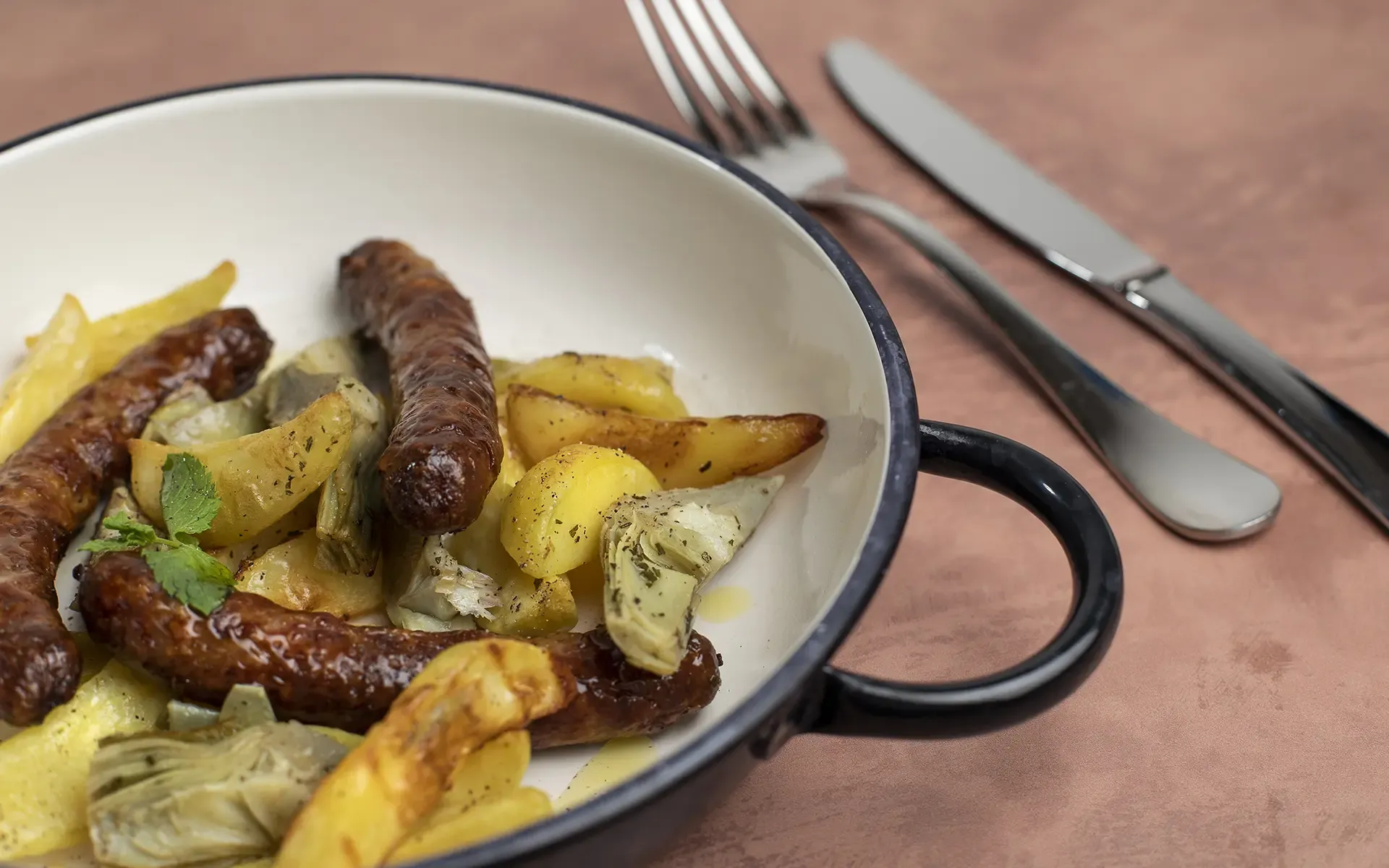 Salsiccia con patate e carciofi – Ricette Orogel Food Service