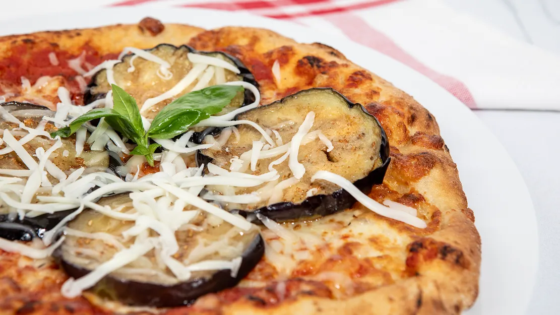 Pizza con melanzane Orogel per Food Service : ideale per pizzerie e ristoranti.
