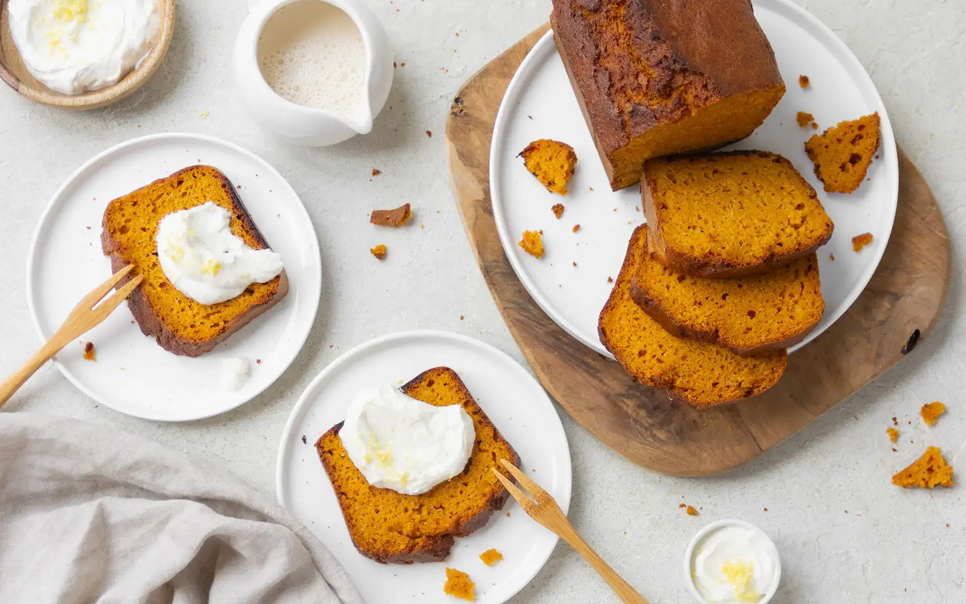 Plumcake alle carote con crema di ricotta e limone