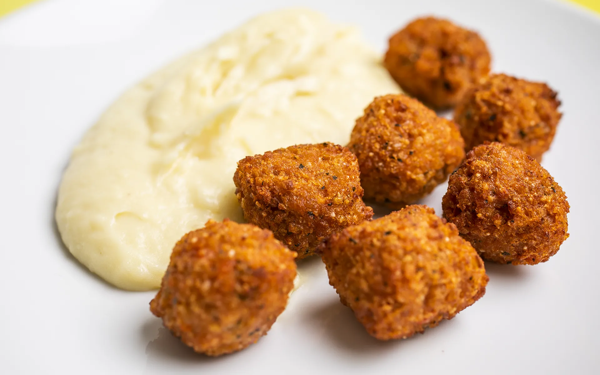 Polpettine proteiche Orogel con purè di carote: un secondo sano, nutriente e colorato.