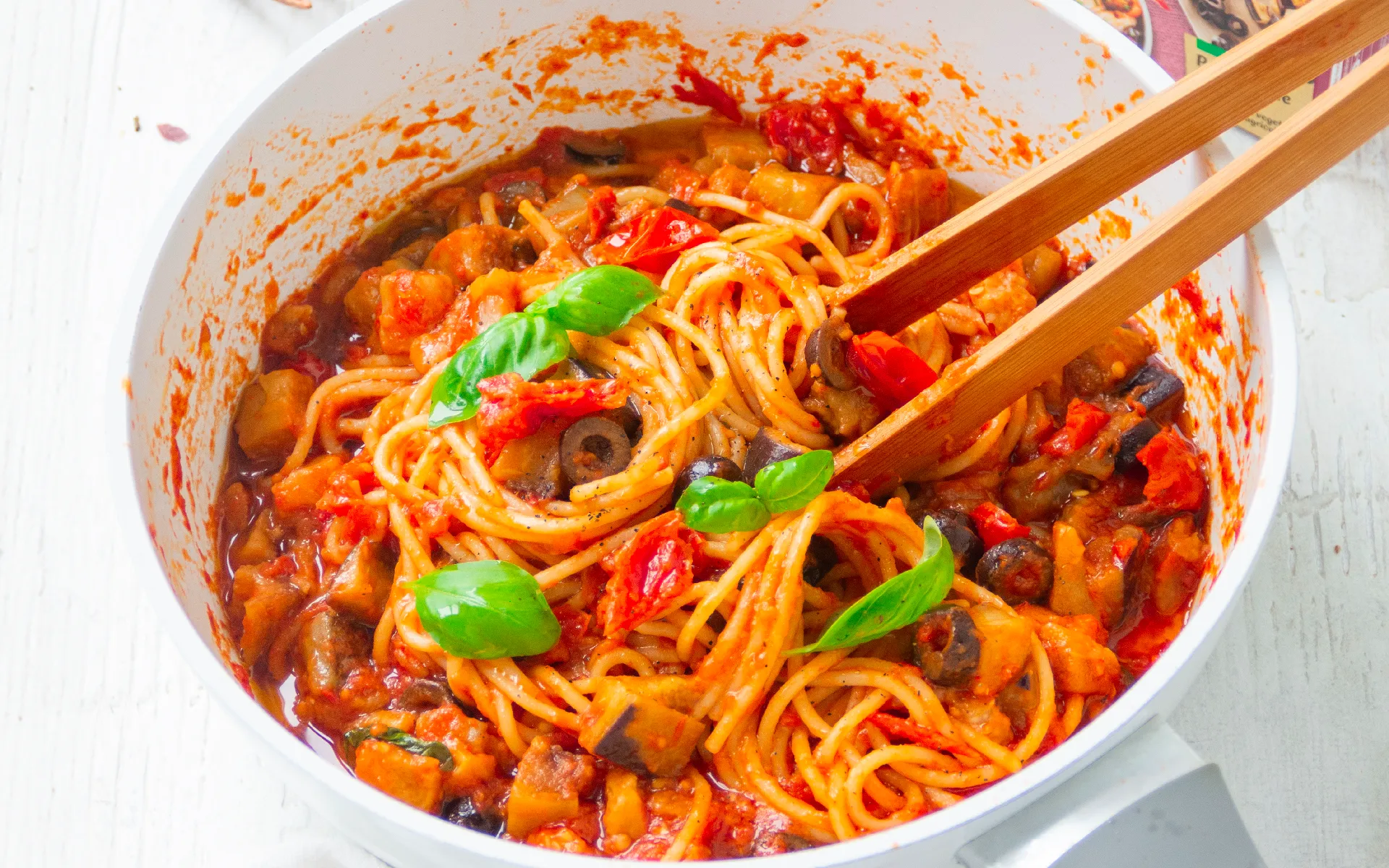 Spaghetti CreaTu Orogel: personalizza i tuoi spaghetti con funghi, pomodori e altri ingredienti.