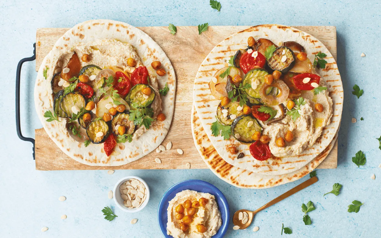 Tris Orogel: due tortillas o piadine farcite con verdure e pollo, un pasto veloce e completo.