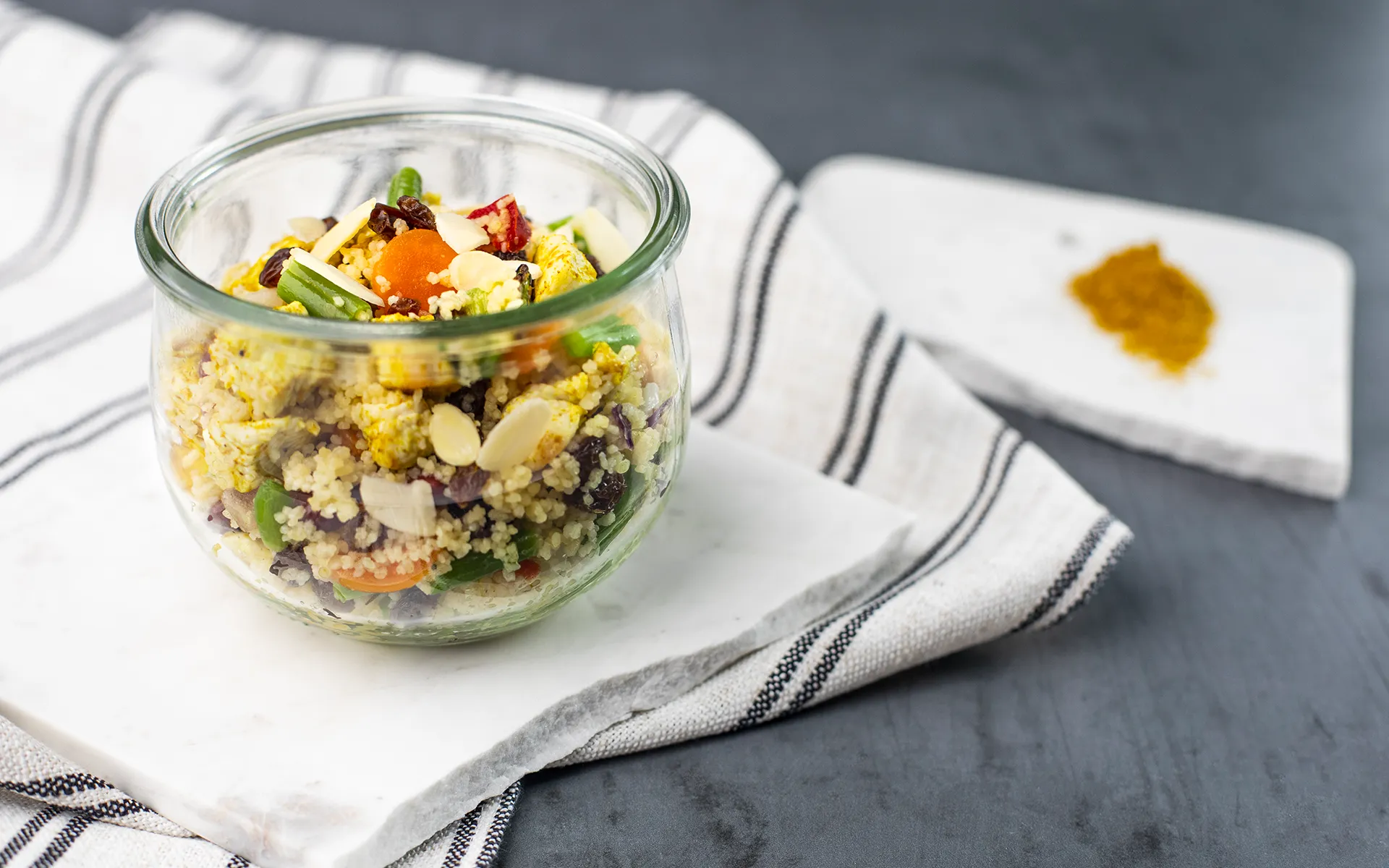 Vasocottura Orogel: couscous con verdure cotto in barattolo, un piatto esotico e pratico.