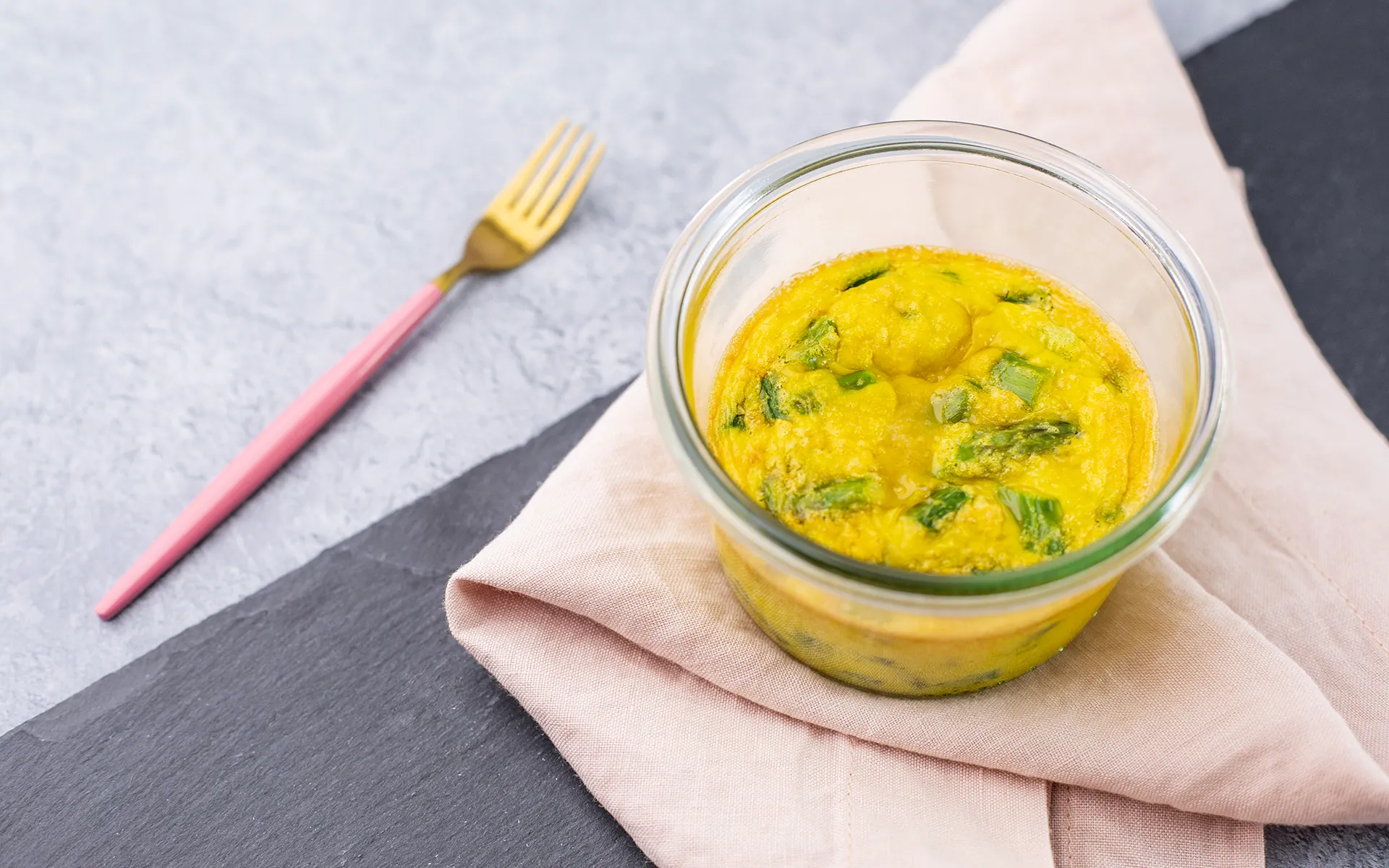 Vasocottura Orogel: flan di asparagi cotto in barattolo, un antipasto elegante e delicato.