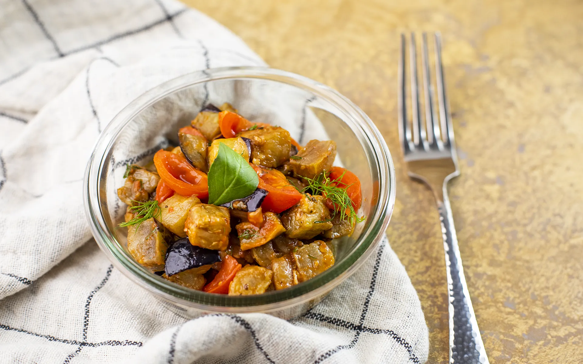 Vasocottura Orogel: melanzane a funghetto cotte in barattolo, un contorno saporito.