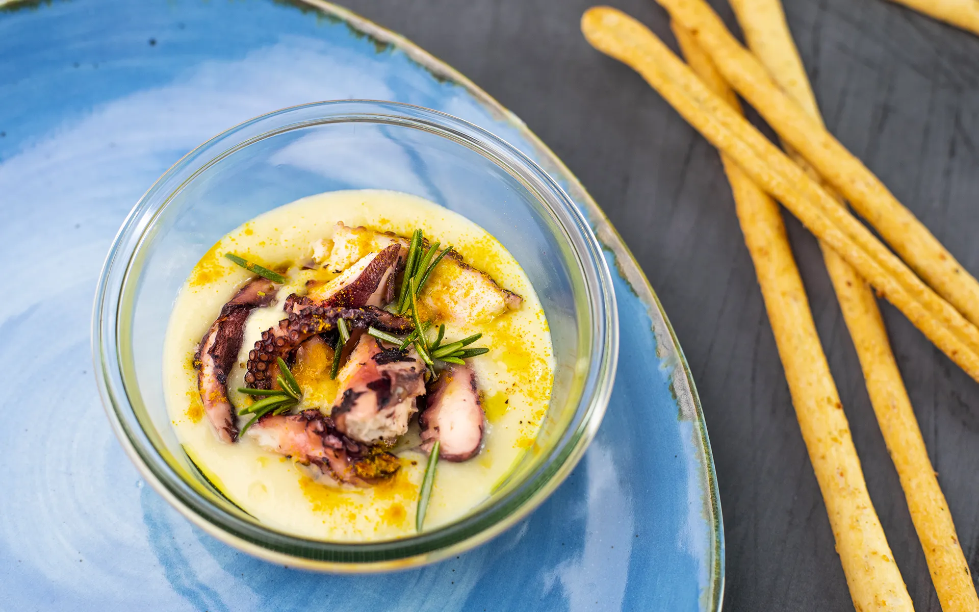 Vasocottura Orogel: purè di patate con polpo cotto in barattolo, un abbinamento raffinato.