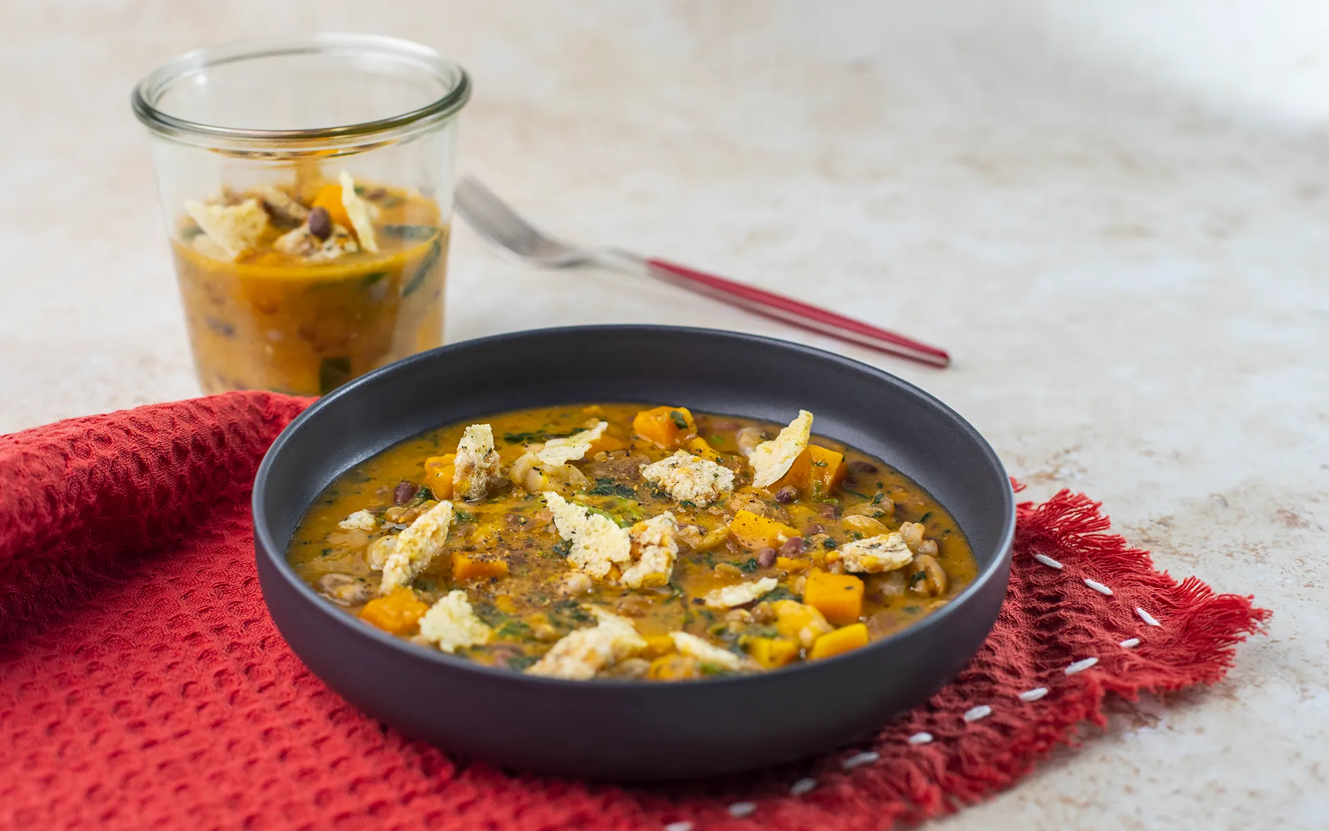 Vasocottura Orogel: Zuppa Montanara cotta in barattolo, un classico rustico e confortante.