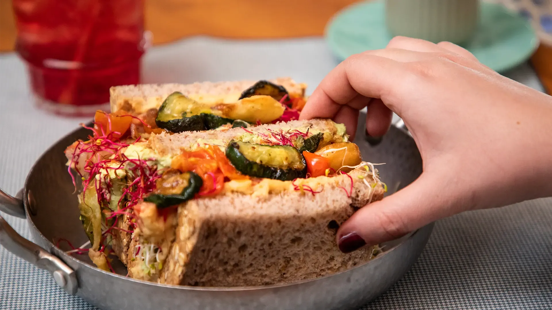 Club sandwich vegetariano con hummus di Soia Edamame Orogel Food Service