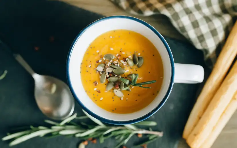 Vellutata di carote cremosa: ricetta facile e gustosa